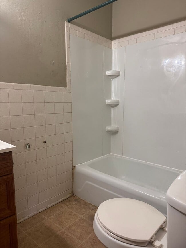 Building Photo - 318 E Purdon St