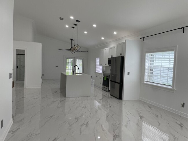Foto del edificio - 6264 Lansdowne Cir
