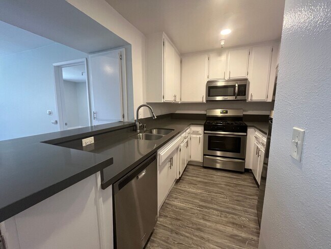 Interior Photo - 4378 Sepulveda Blvd
