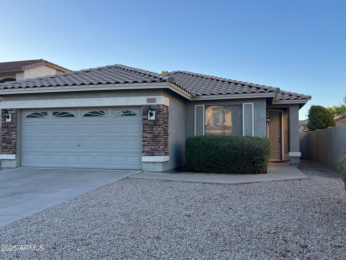 Foto principal - 1150 E San Tan Dr