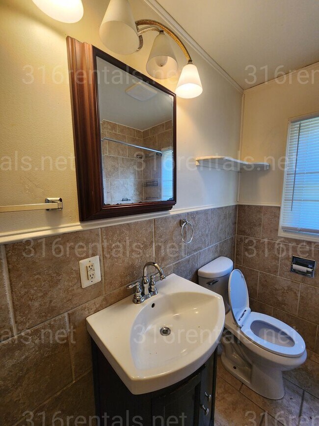 Foto del edificio - $950 - 3 bedroom / 1 bathroom - Single Fam...