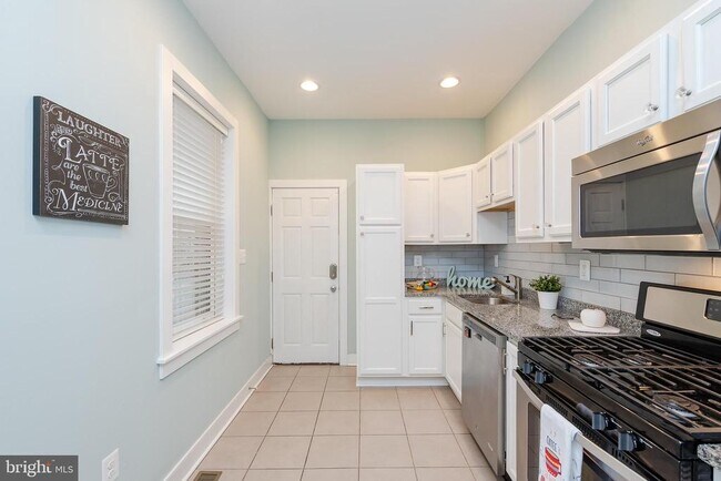 Building Photo - 433 E Lanvale St