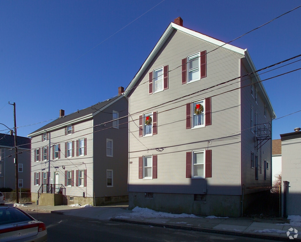 Building Photo - 114-122 Davis St