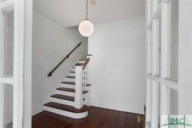 Building Photo - 537 Maupas Ave