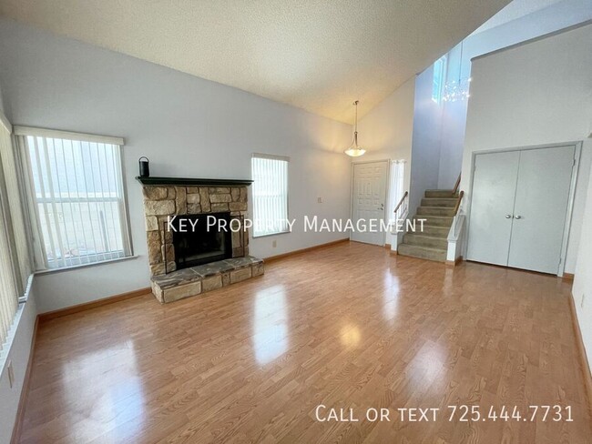 Building Photo - Beautiful 3 bedroom, 2.5 bathroom house wi...