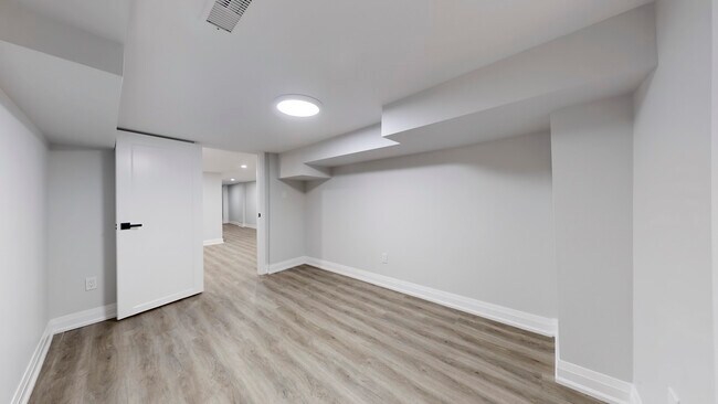 Photo du bâtiment - 253 Oakwood Av