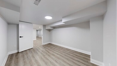 Building Photo - 253 Oakwood Av