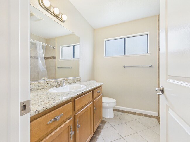 Foto del edificio - 2 Bedroom Condo at Kimberly Place in Monterey