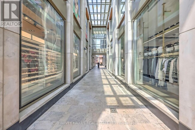 Photo du bâtiment - 80-580 Yorkville Ave