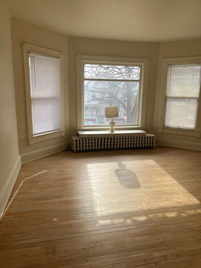 Foto del edificio - 807 Dousman St