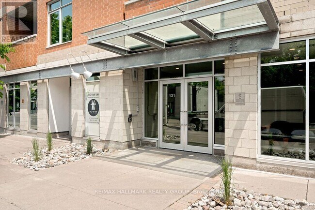 Building Photo - 131-131 Holland Ave