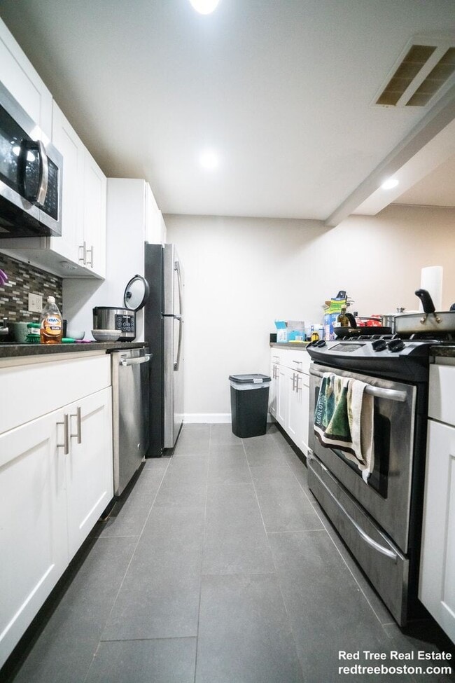 Building Photo - 191 Saint Botolph St