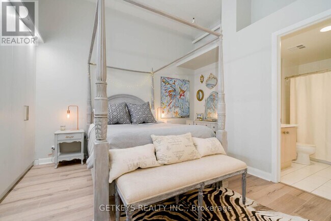 Photo du bâtiment - 700-700 King St W
