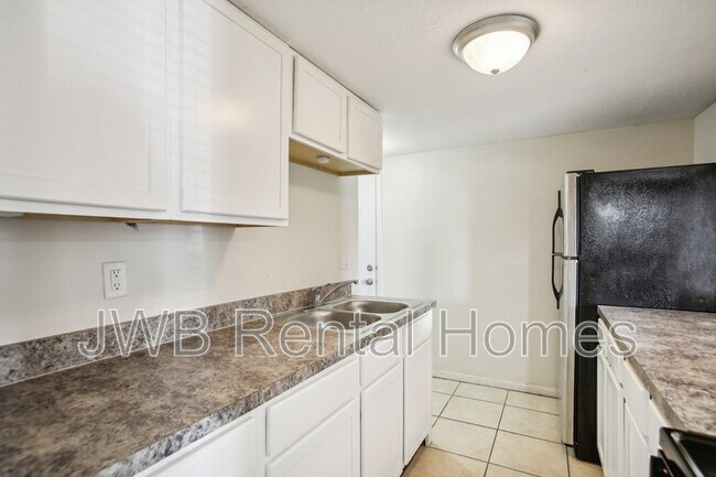 Building Photo - 7201 Arlington Expy
