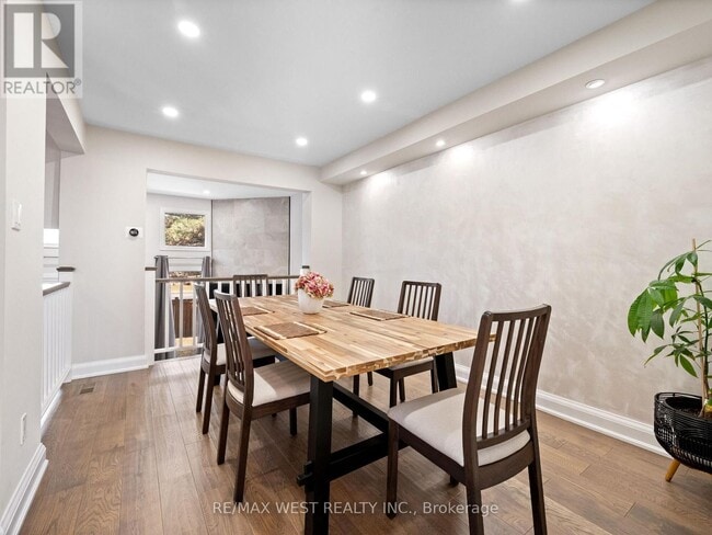 Building Photo - 4165-4165 Fieldgate Dr