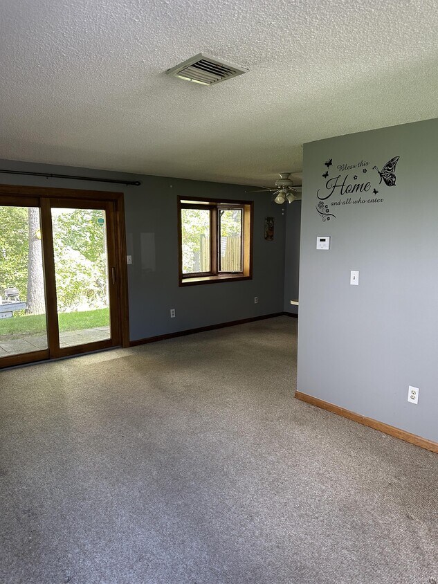 Building Photo - 242 Stonebridge Dr
