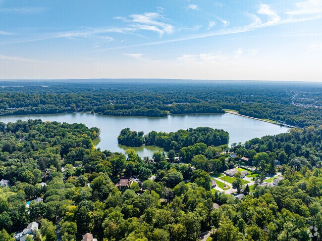 Take a stroll along Woodcliff Lake Reservoir.