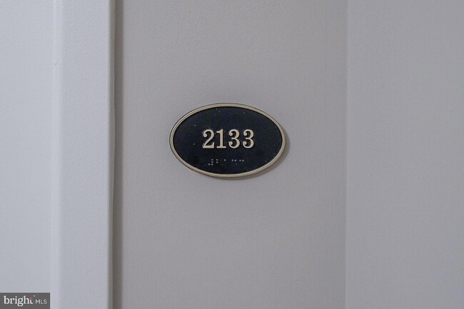 Building Photo - 300 W Elm St