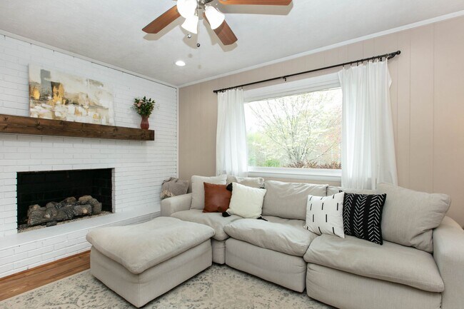 Foto del edificio - 3BR/2BA Home with Detached Garage – Fletcher, NC