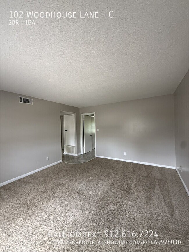 Building Photo - 102 Woodhouse Ln