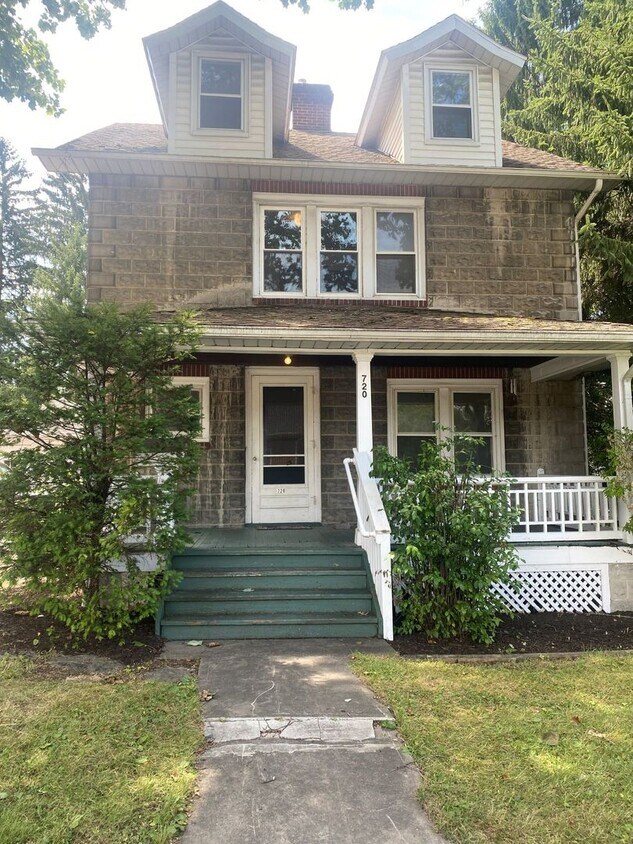 Foto principal - 3-Bedroom Student Rental on North Atherton...