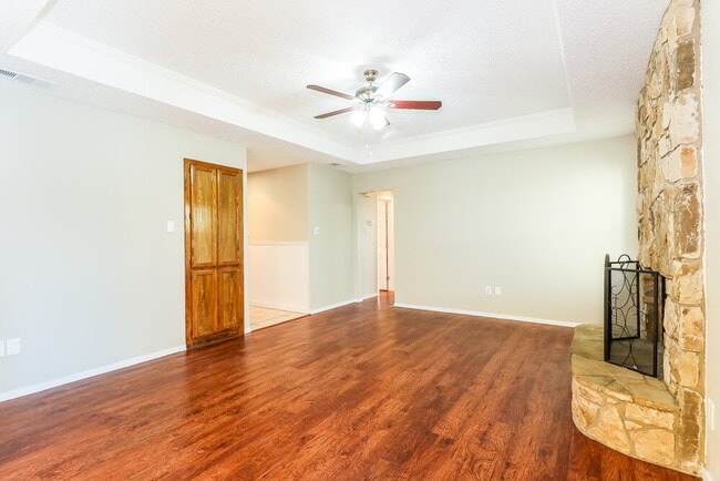 Foto del edificio - 6214 Lotus Dr