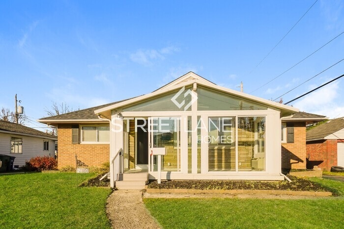 Primary Photo - Great Sun Room!!