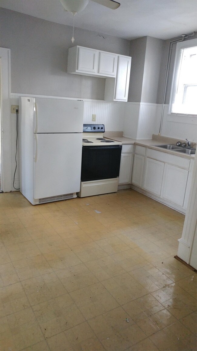 Building Photo - 1309 10th St NW