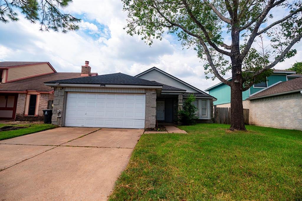 Primary Photo - 8302 Sandy Glen Ln