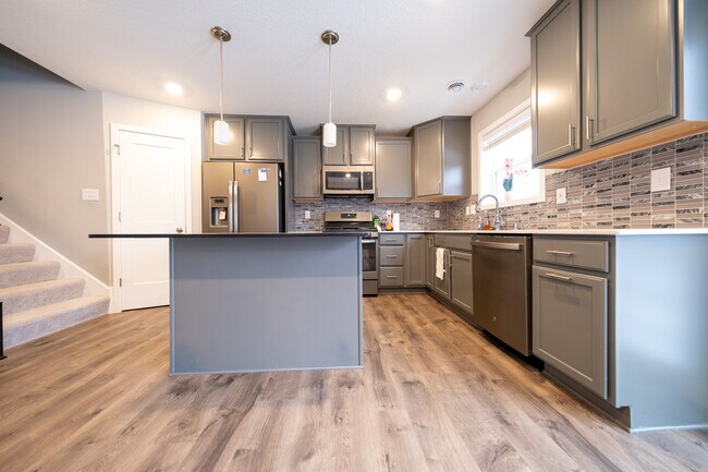 Building Photo - 5663 Cattail Ct NE