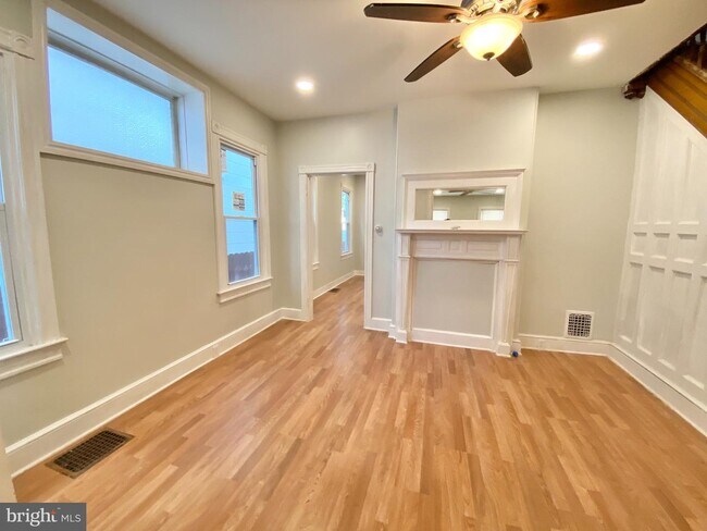 Building Photo - 238 Conover St