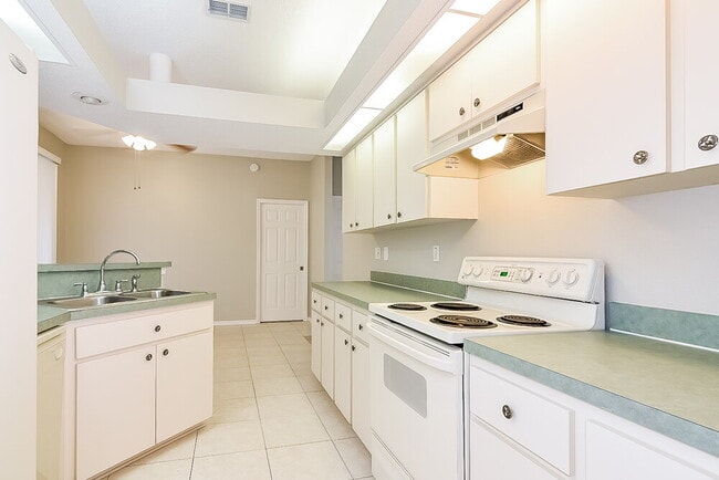 Building Photo - 7129 Captiva Cir