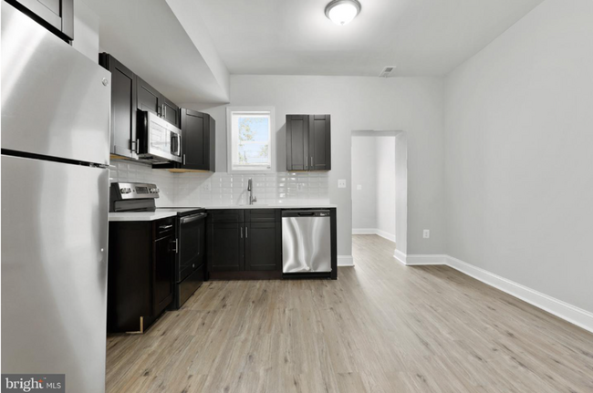 Foto del edificio - Newly Remodeled Three-Bedroom Townhome