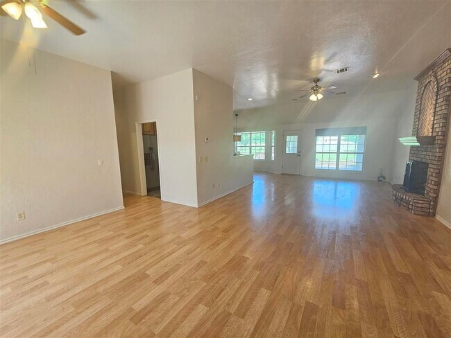 Foto del edificio - 7 Forest Ln
