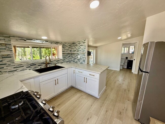 Building Photo - 1749 Skyline Dr