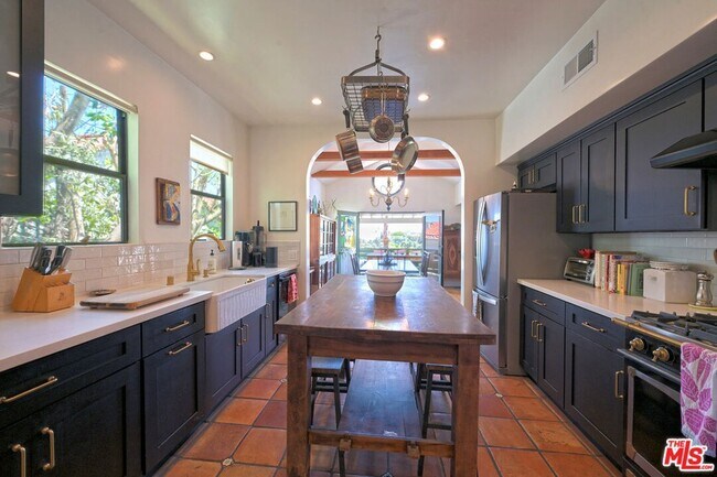 Building Photo - 6855 Los Altos Pl