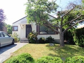 Building Photo - 549 NE 89th St