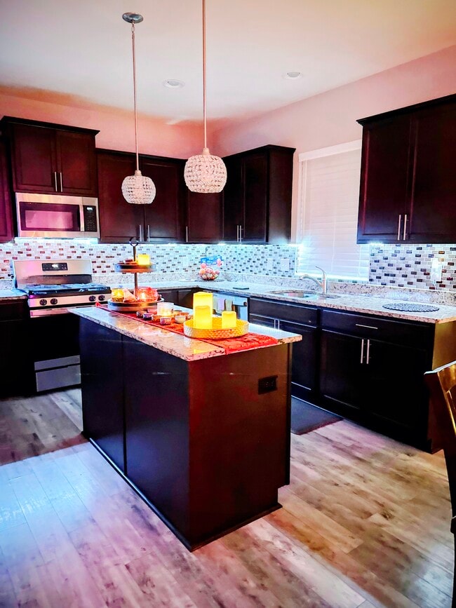 Foto del edificio - 6885 Charlestown Ln