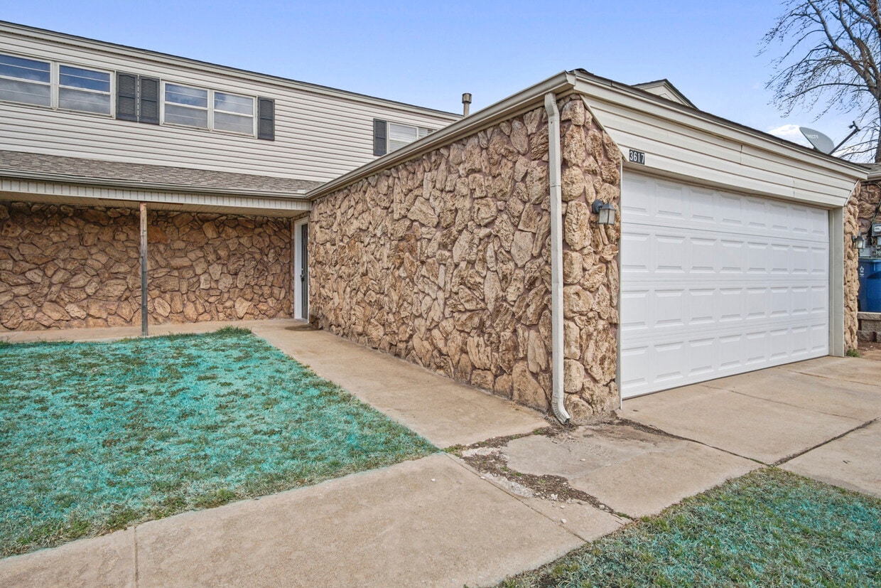3617 Wynn Cir, Edmond, OK 73013 Townhome Rentals in Edmond OK