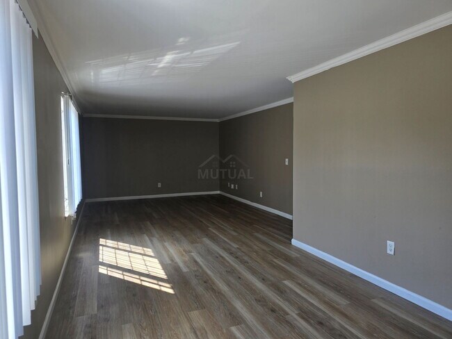 Building Photo - 30240 Southfield Rd