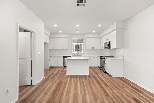 Foto del edificio - 7347 Solstice Pl