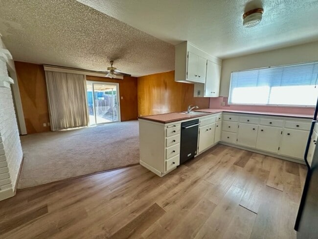 Foto del edificio - Immaculate shape 3 bedroom 2.5 bath home in San Leandro