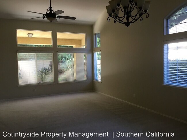 Foto del edificio - 3 br, 2.5 bath House - 3769 W. Vincent Lane