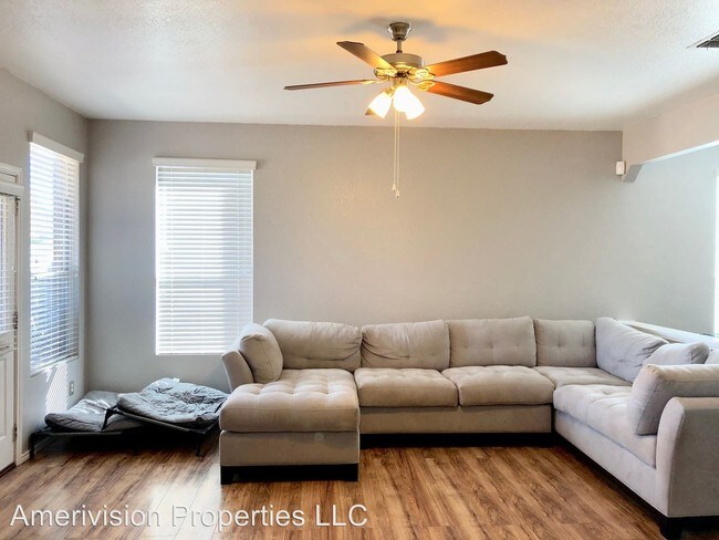 Building Photo - 3 br, 2 bath House - 911 Rustic Light