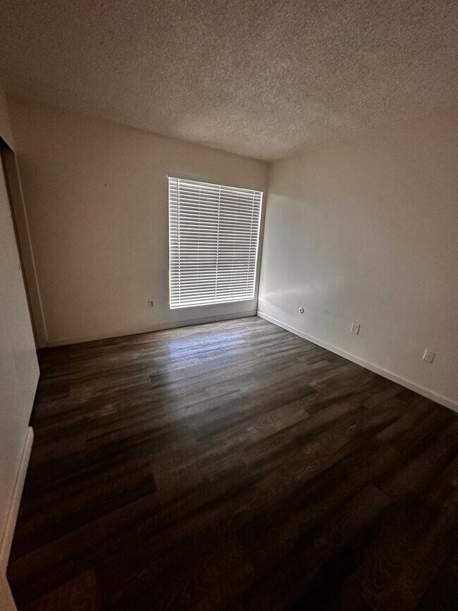 Foto del edificio - 3 Bedroom 1.5 Bathroom Condo