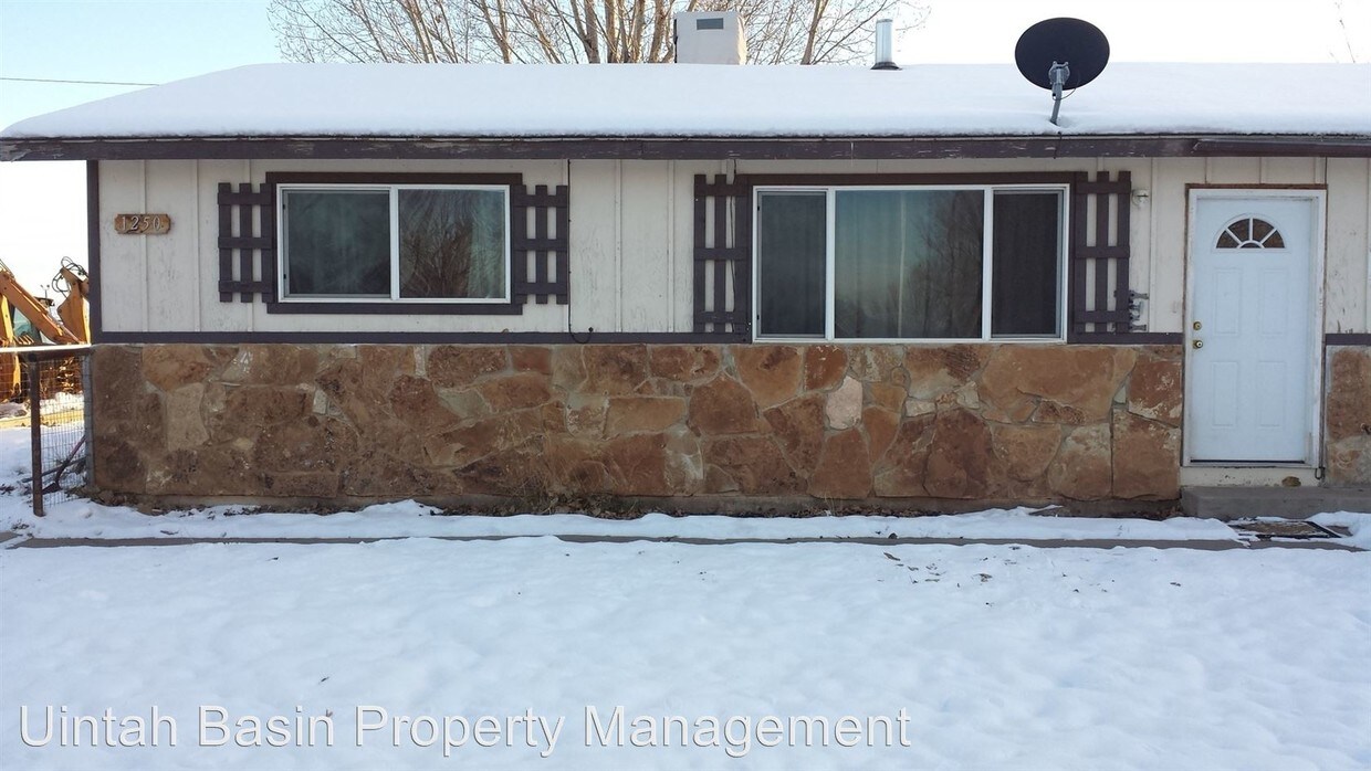 Primary Photo - 2 br, 1 bath Apartment - 1250 E. 4500 S. - 1
