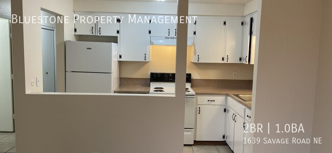 Building Photo - 2 Bedroom 1 Bath in Salem Available June!