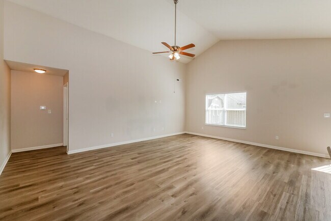 Foto del edificio - 2532 Copper Hill Dr