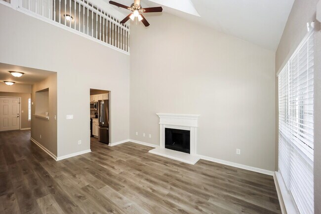 Building Photo - 4423 Ravenwood Dr