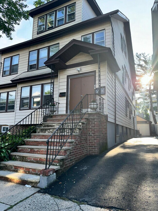 Foto del edificio - 51 Poe Ave